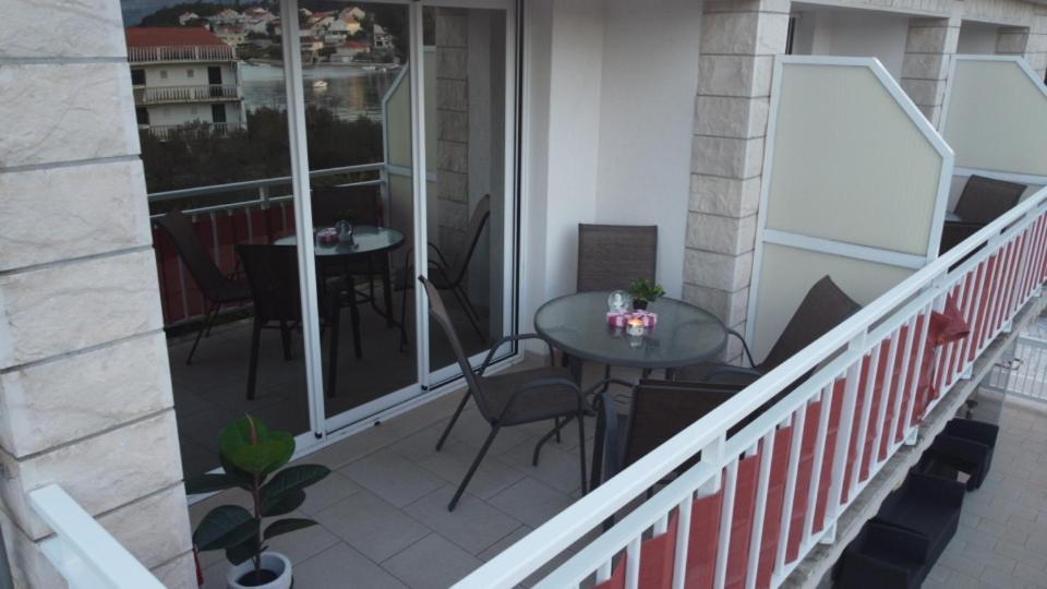 Luxury Apartments Oasis Lumbarda Extérieur photo