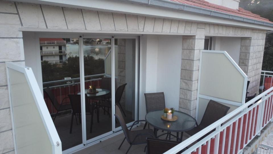 Luxury Apartments Oasis Lumbarda Extérieur photo